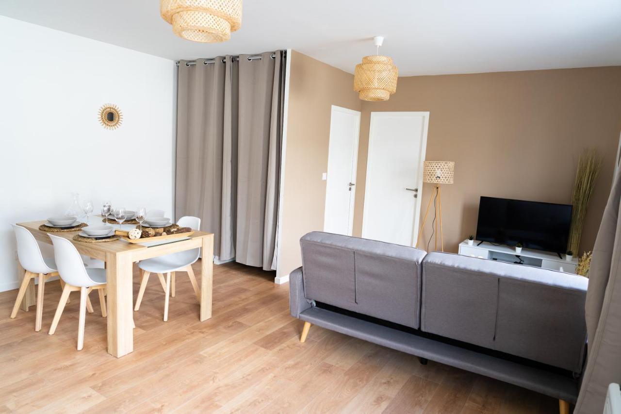 Spacieux Appartement Avec Parking Prive A Saumur Exterior foto